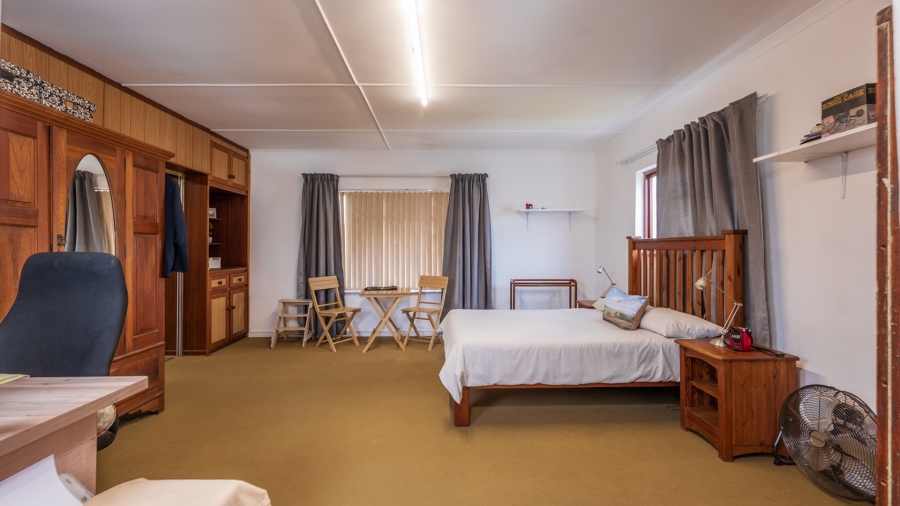 4 Bedroom Property for Sale in Struisbaai Western Cape